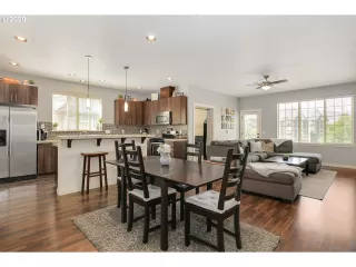 Photo #5: 20236399 Listing