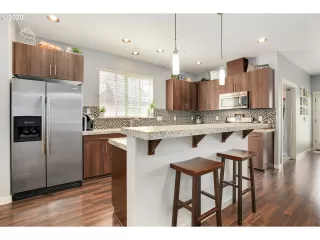 Photo #6: 20236399 Listing