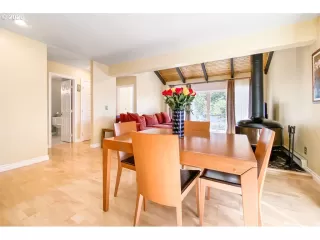 Photo #3: 20237109 Listing 