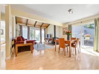 Photo #6: 20237109 Listing 