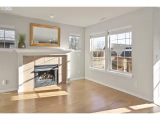 Photo #4: 20237954 Listing