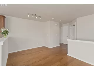 Photo #6: 20237954 Listing