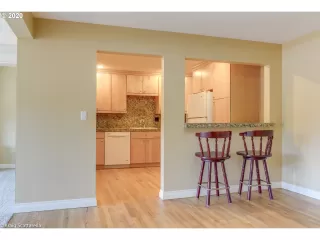 Photo #3: 20239489 Listing