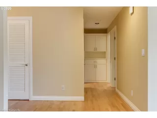 Photo #4: 20239489 Listing