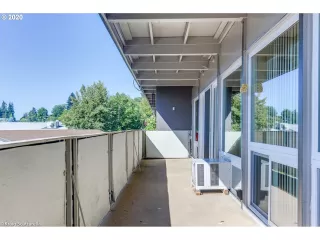 Photo #6: 20239489 Listing