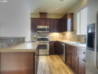 Photo #4: 20241579 Listing