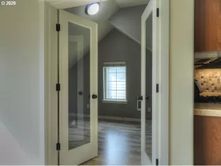 Photo #5: 20241579 Listing