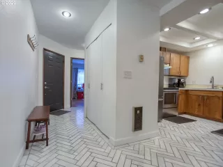 Photo #3: 20242334 Listing