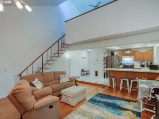 Photo #6: 20242334 Listing