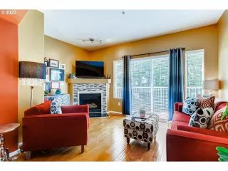 Photo #5: 20242842 Listing