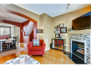 Photo #6: 20242842 Listing