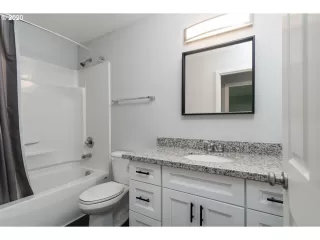 Photo #3: 20243956 Listing