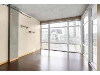 Photo #5: 20244306 Listing 