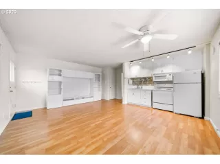 Photo #1: 20244537 Listing