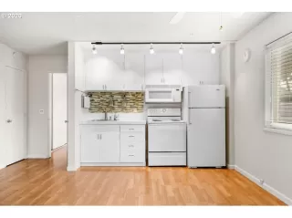 Photo #2: 20244537 Listing