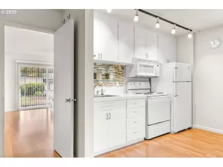 Photo #3: 20244537 Listing