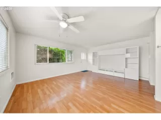 Photo #5: 20244537 Listing