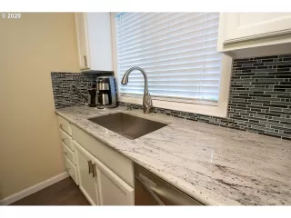 Photo #4: 20244790 Listing