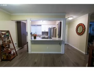 Photo #5: 20244790 Listing