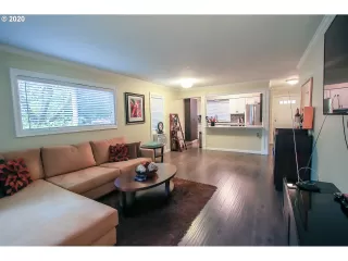 Photo #6: 20244790 Listing