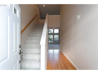 Photo #3: 20245195 Listing