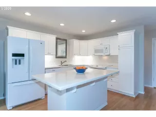 Photo #5: 20245195 Listing