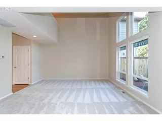 Photo #6: 20245195 Listing