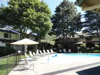 Photo #4: 20245485 Listing