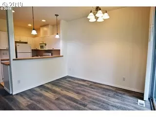 Photo #4: 20245653 Listing