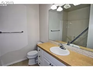 Photo #5: 20245653 Listing