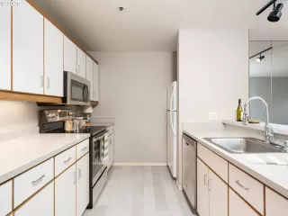 Photo #5: 20246269 Listing