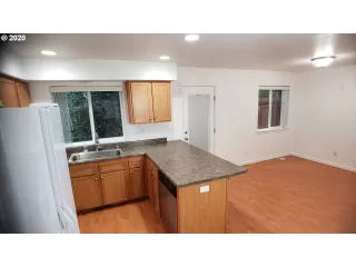 Photo #2: 20246563 Listing