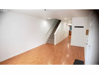 Photo #4: 20246563 Listing