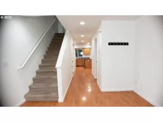 Photo #5: 20246563 Listing