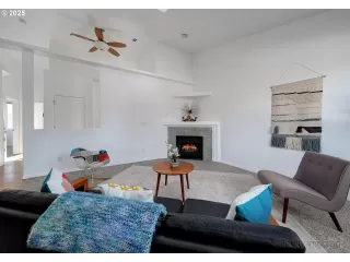 Photo #4: 202472111 Listing