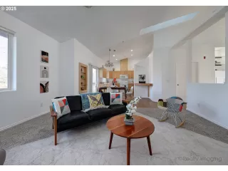 Photo #5: 202472111 Listing