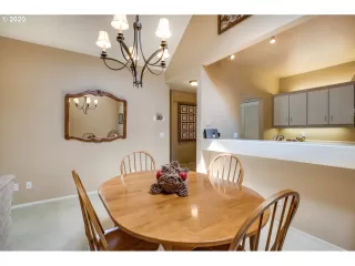 Photo #4: 20247321 Listing