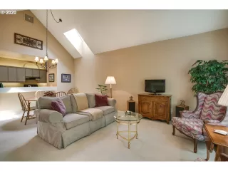 Photo #6: 20247321 Listing