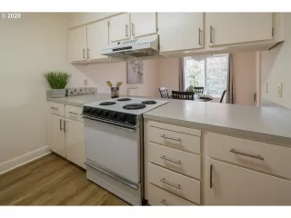 Photo #4: 20248040 Listing