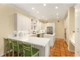Photo #4: 20248330 Listing