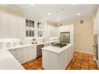 Photo #5: 20248330 Listing