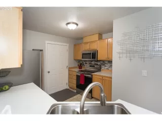 Photo #5: 20248515 Listing