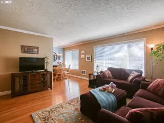 Photo #6: 20250923 Listing 
