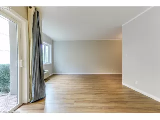 Photo #3: 20251760 Listing 