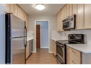 Photo #6: 20251760 Listing 