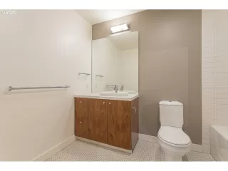 Photo #6: 20251772 Listing