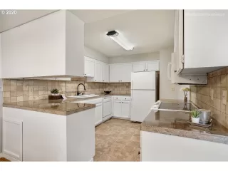 Photo #4: 20251825 Listing