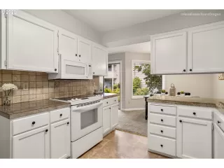 Photo #5: 20251825 Listing