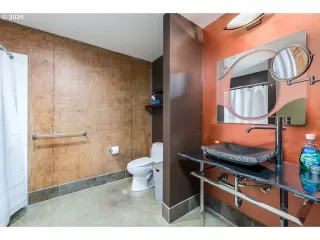 Photo #5: 20252213 Listing