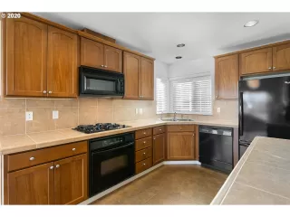 Photo #5: 20252866 Listing